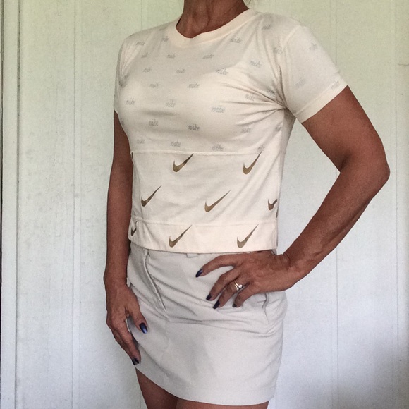 NIKE METALLIC LOGO PRINT T SHIRT SIZE XS NWT - Picture 3 of 9